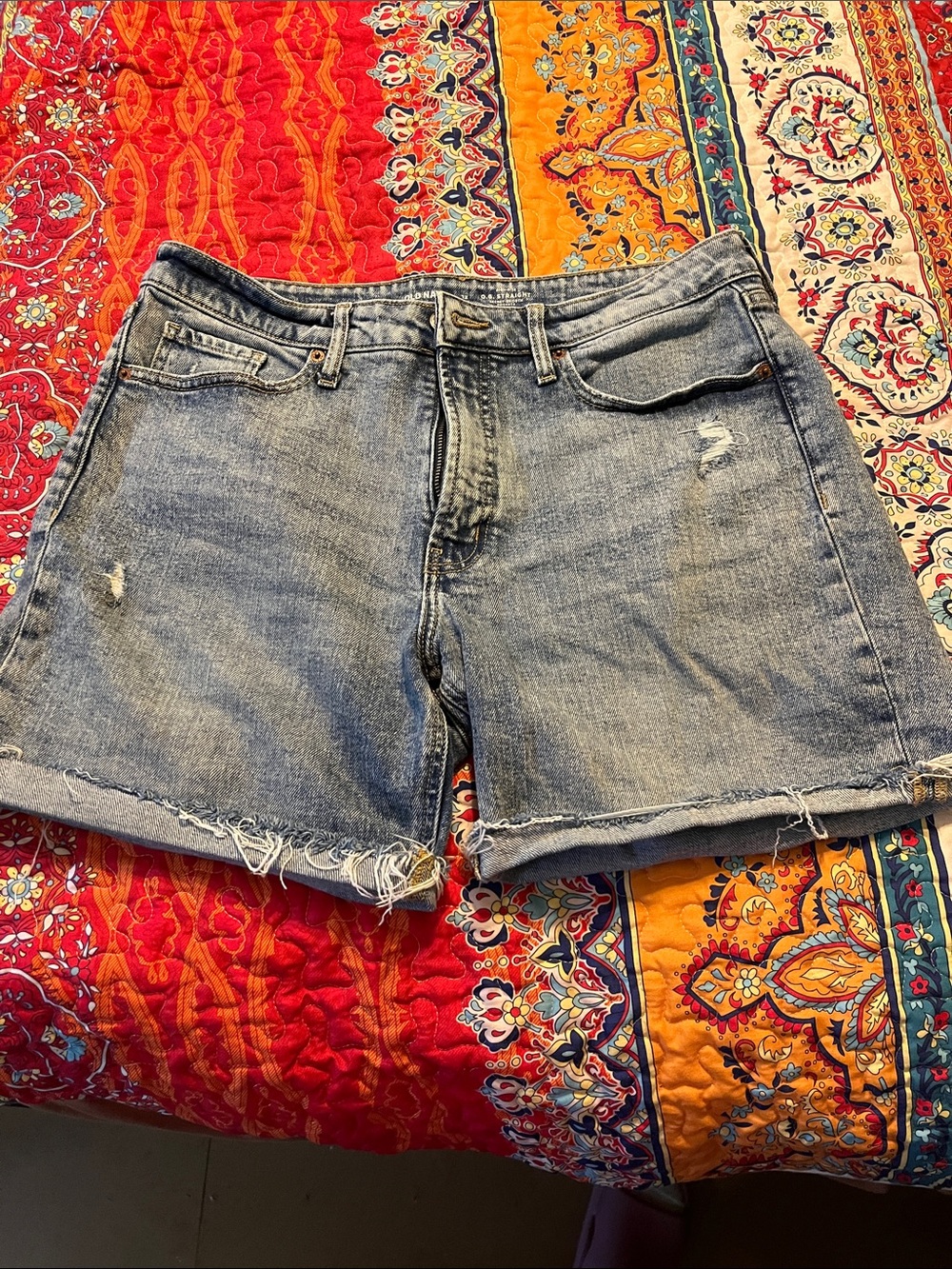 Classic Mid Wash Denim Shorts - Casual Frayed Hem